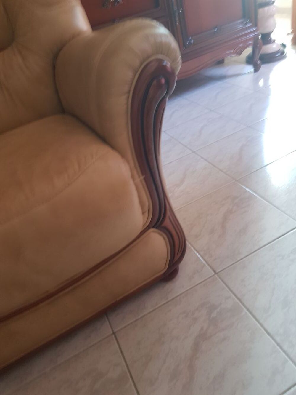 Vent canap&eacute; cuir beige tr&egrave;s bon &eacute;tat Meubles