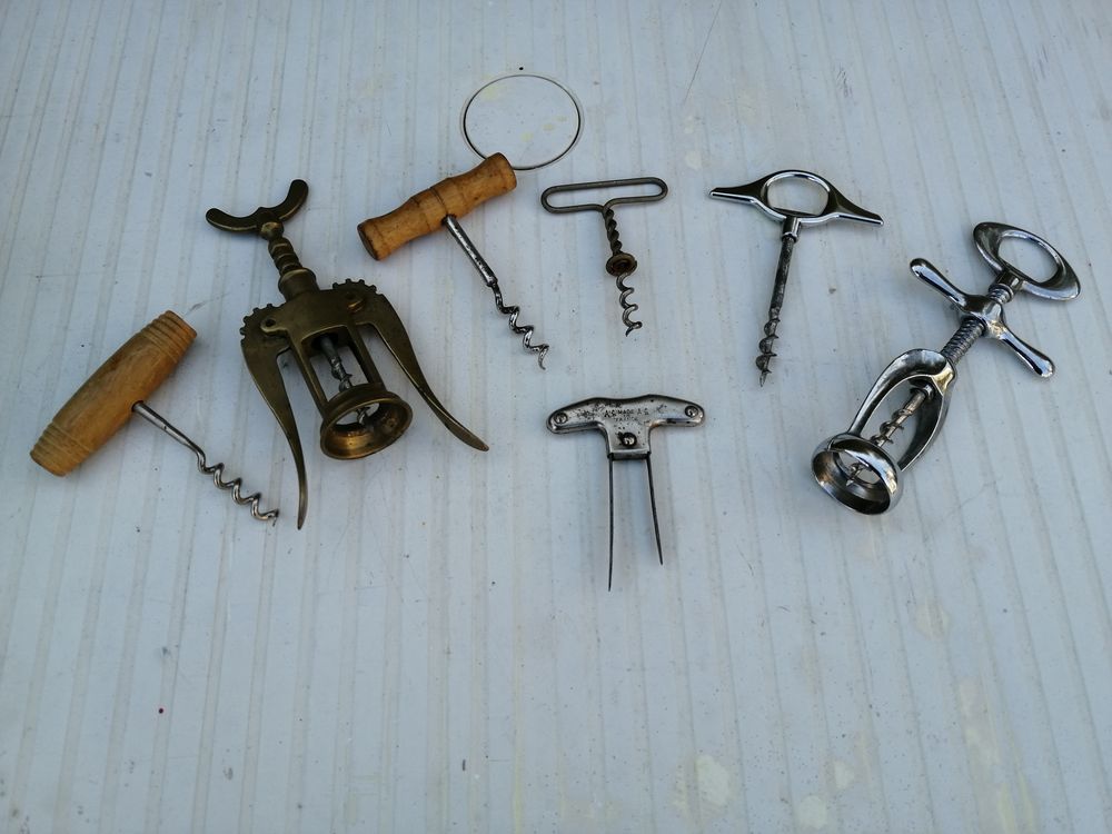 TIRE BOUCHONS ANCIENS DE DIFFERENT MODELE 