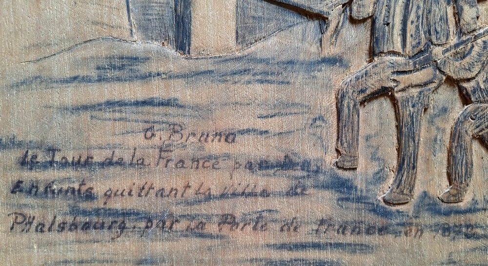 Panneau en bois sculpt&eacute; - " le tour de la France par deux en 