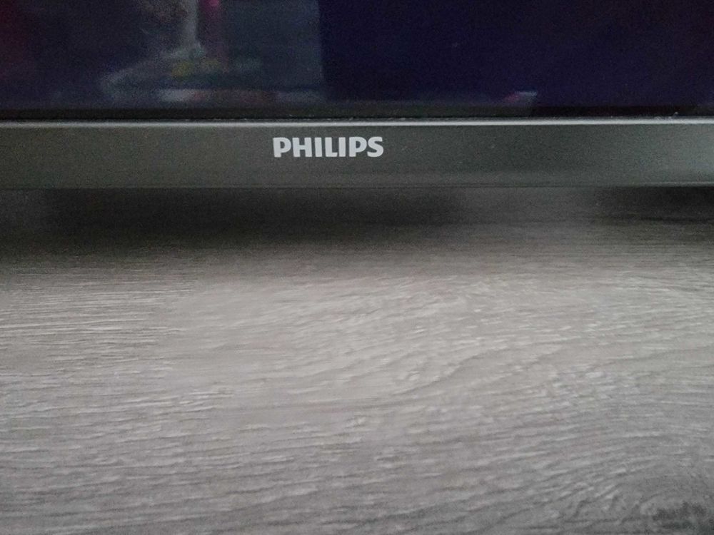 T&eacute;l&eacute; Philips LED UHD 4K de 55 pouces (139 cm) Ambilight. &agrave;‰cran H.S Fissur&eacute; pour Pi&egrave;ces ou Bricoleur . Electroménager