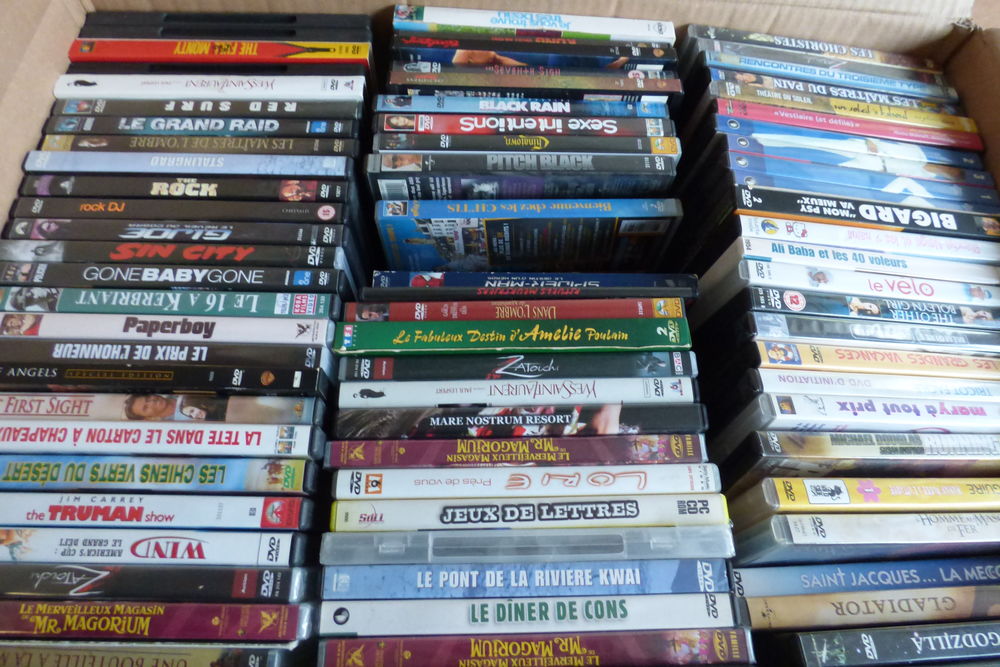 150dvd tout genres humoriste, fiction; guerre; th&eacute;&acirc;tre ,etc DVD et blu-ray
