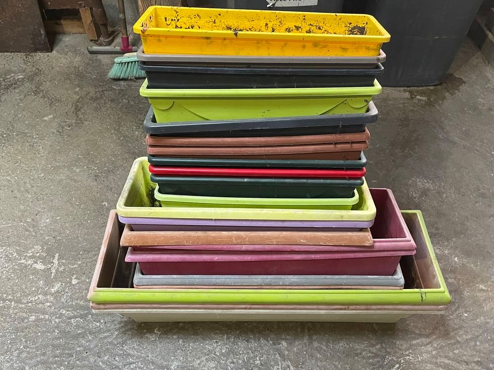 jardinieres en plastique de couleur et des grandes jardinier Jardin