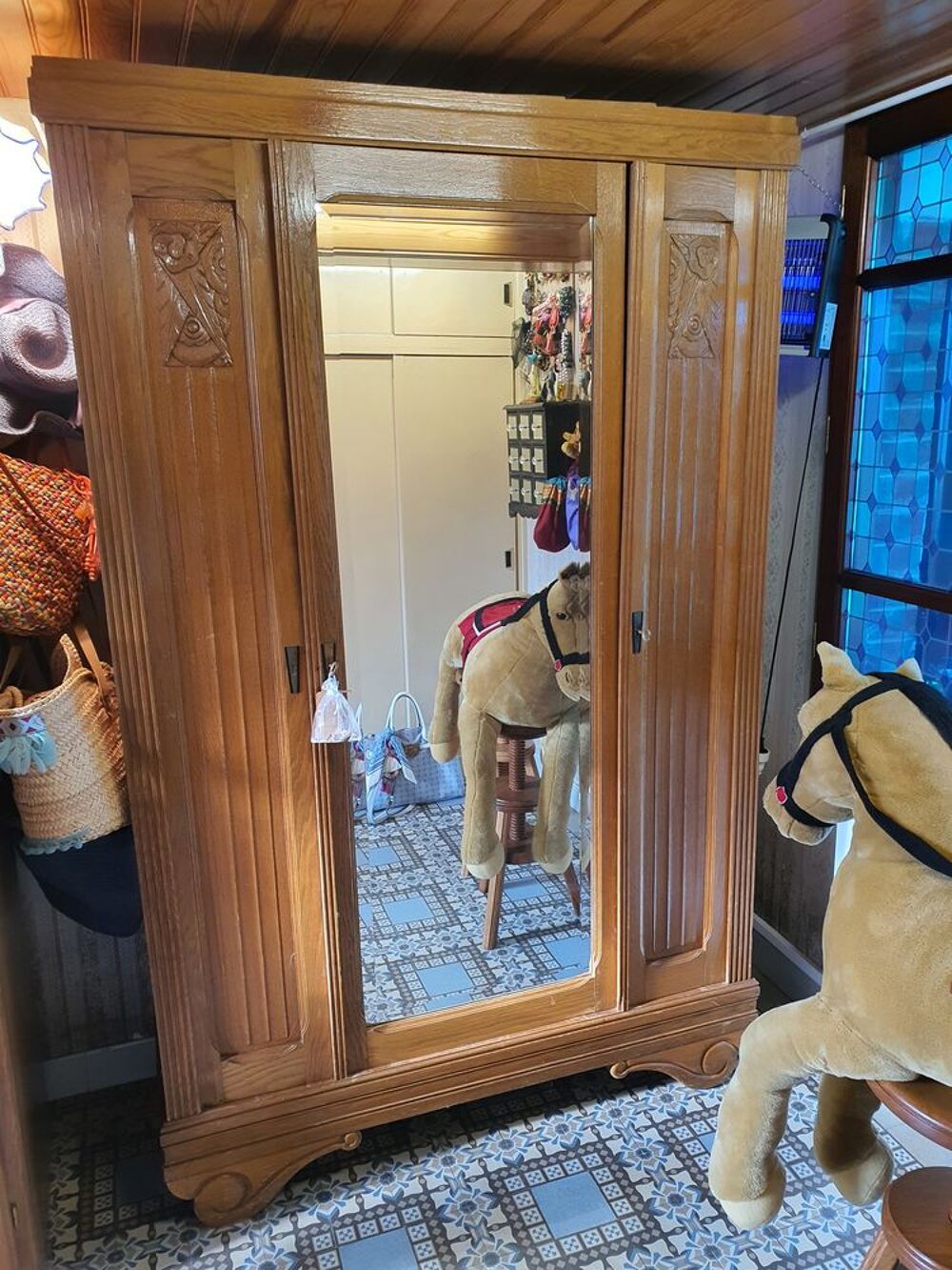 armoire ch&ecirc;ne massif 3 portes 1 miroir Meubles