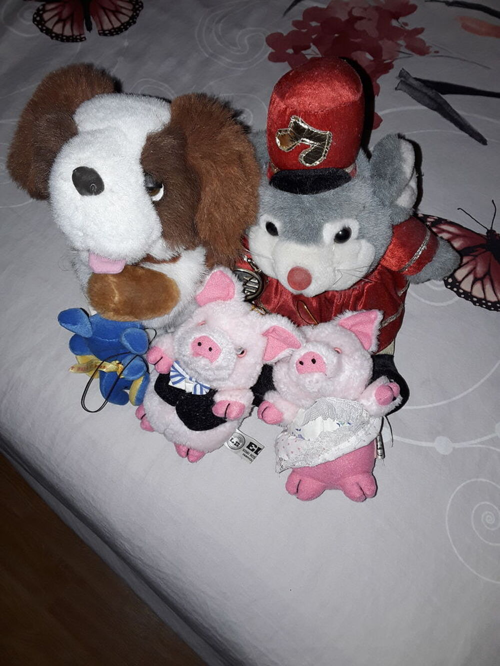 Divers peluches . Jeux / jouets