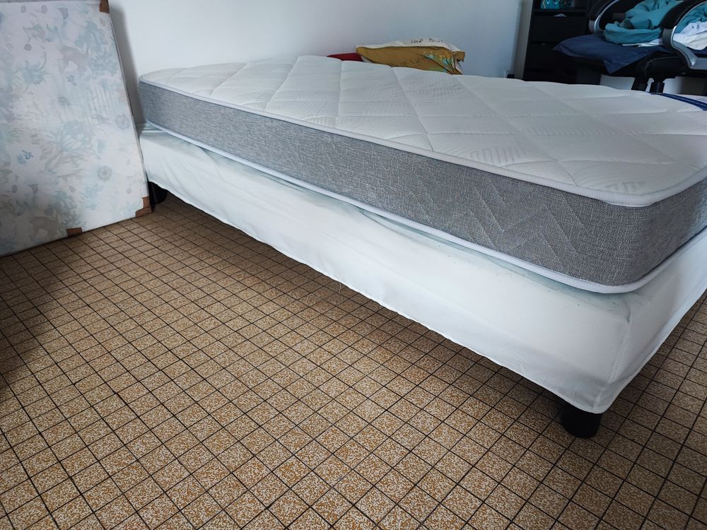 Lit Matelas + sommier Meubles