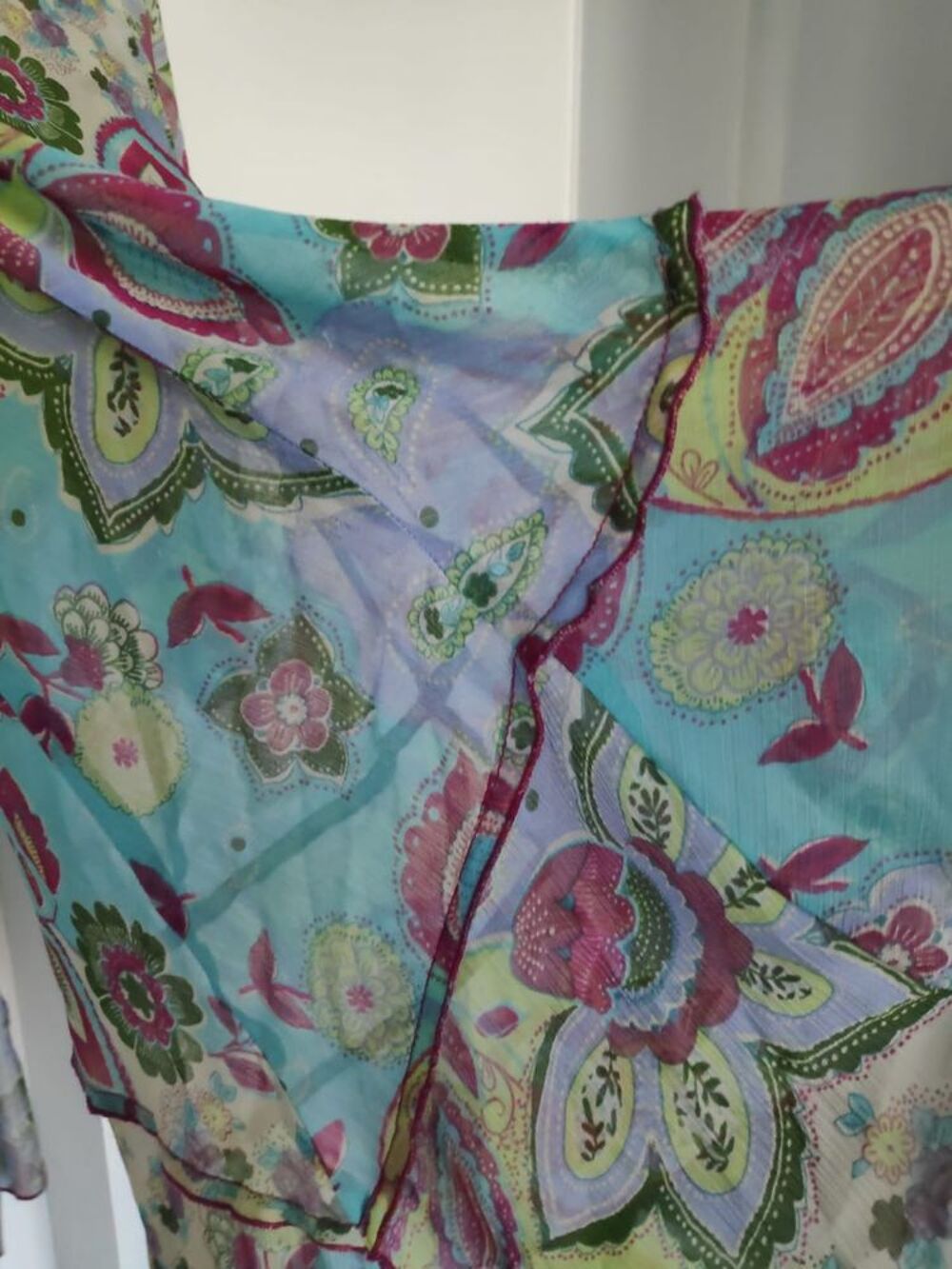 Joli haut avec bol&eacute;ro fleuri Vêtements