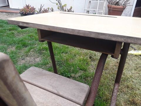 ptit bureau d'écolier à  restaurer 20 Cambrai (59)