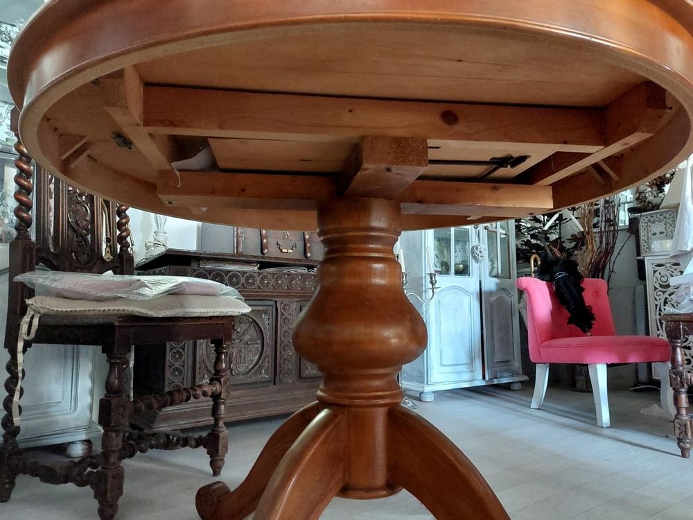 Table en merisier massif - extensible.
Meubles