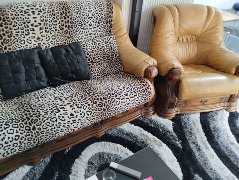 Canapé trois places cuir vachette marron et son fauteuil 350 Seichamps (54)
