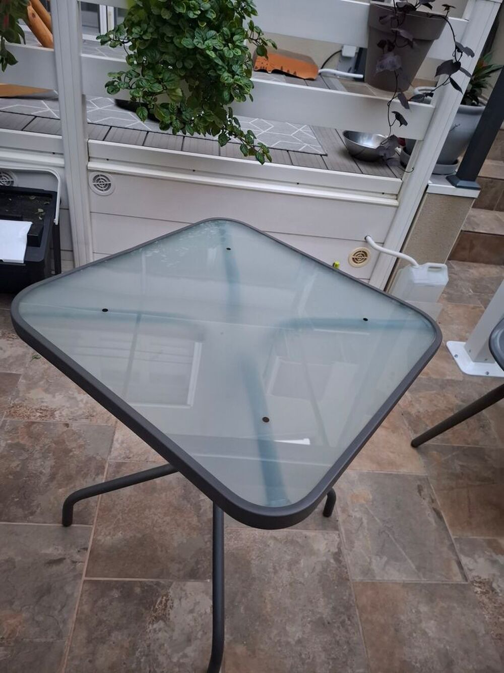 Table 80&times;80 avec 2 chaises TBE Jardin