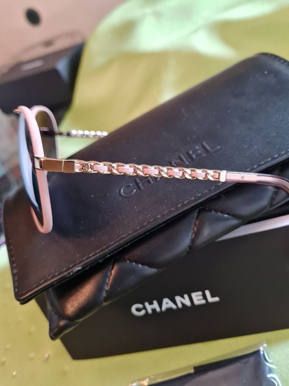 Tr&egrave;s belles lunettes solaires CHANEL Bijoux et montres