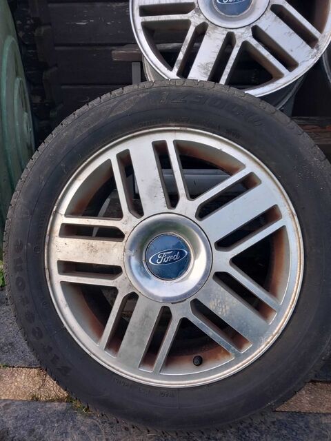 Pi&egrave;ces et &eacute;quipements Voiture Pneu voiture - roue  occasion Niort 79000