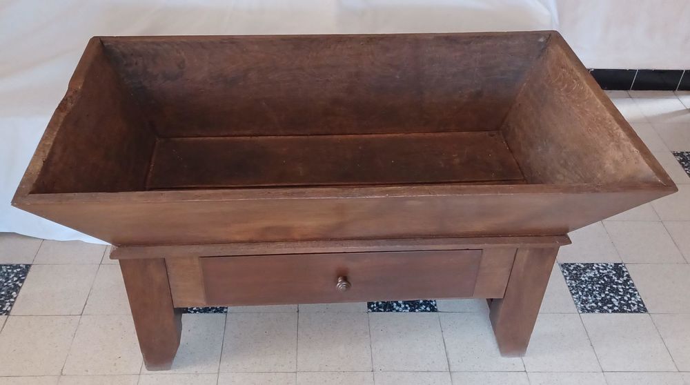 Table, ancien p&eacute;trin Meubles