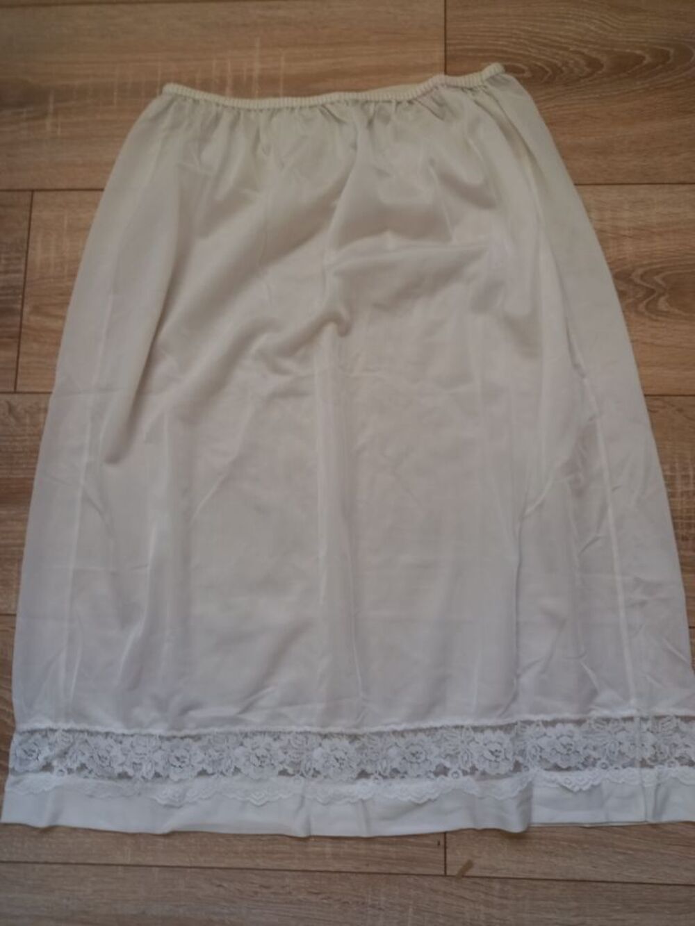 Dessous de robe blanc marque Damart taille L Vêtements