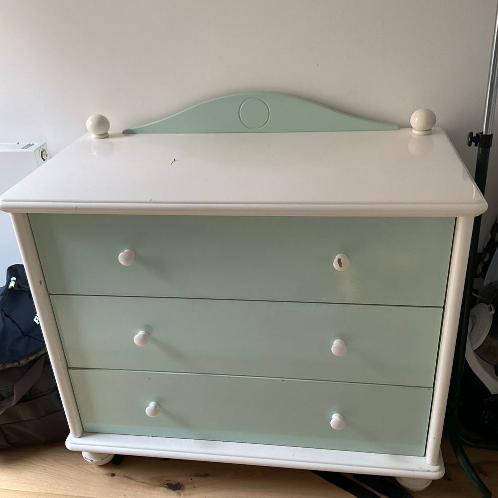 Commode en bois vert Mobilier enfants
