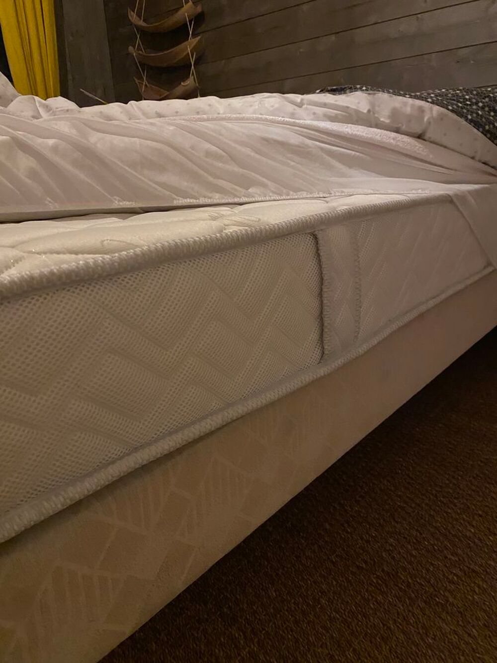 matelas et sommier en tr&egrave;s bon &eacute;tat Meubles