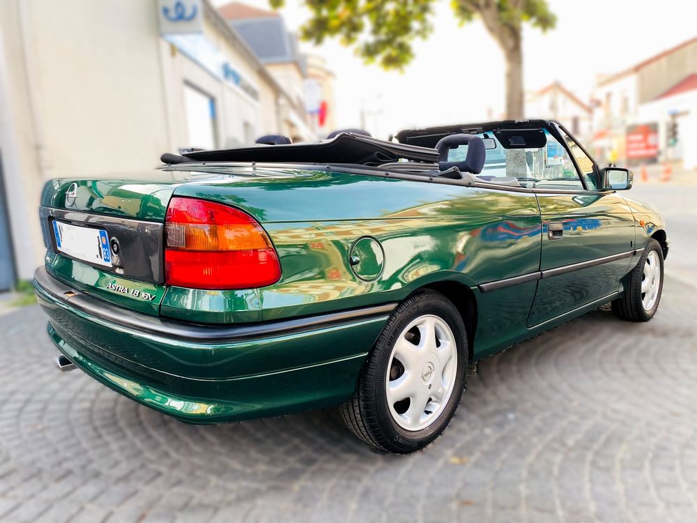 Astra 1997 Opel astra f cabriolet - 1.8i 16s 116cv bv5 - r&eacute;vis&eacute; / 1997 occasion 78800 Houilles