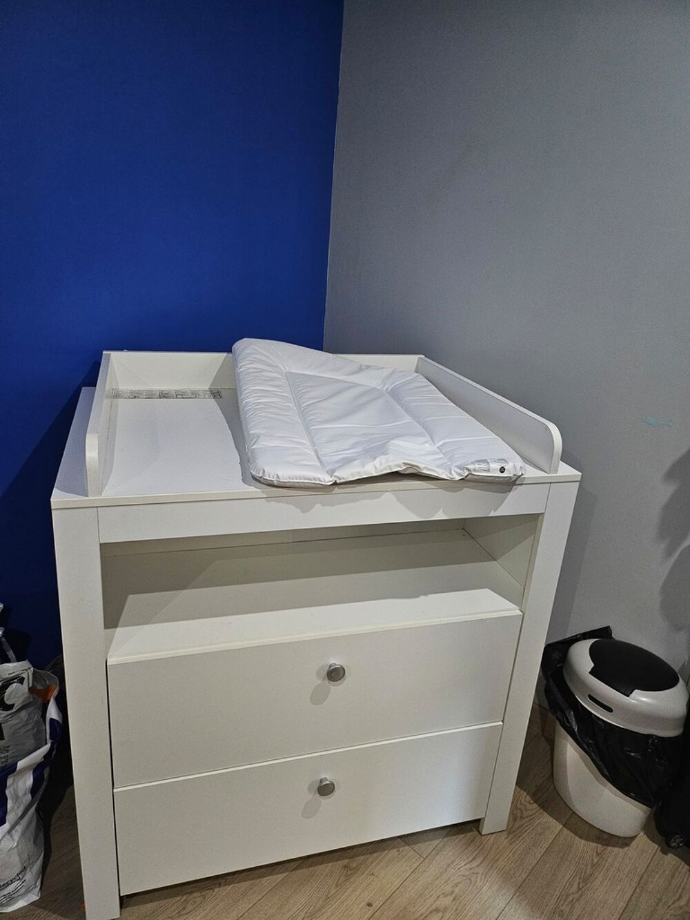 Table &agrave; langer blanche avec matelas Mobilier enfants