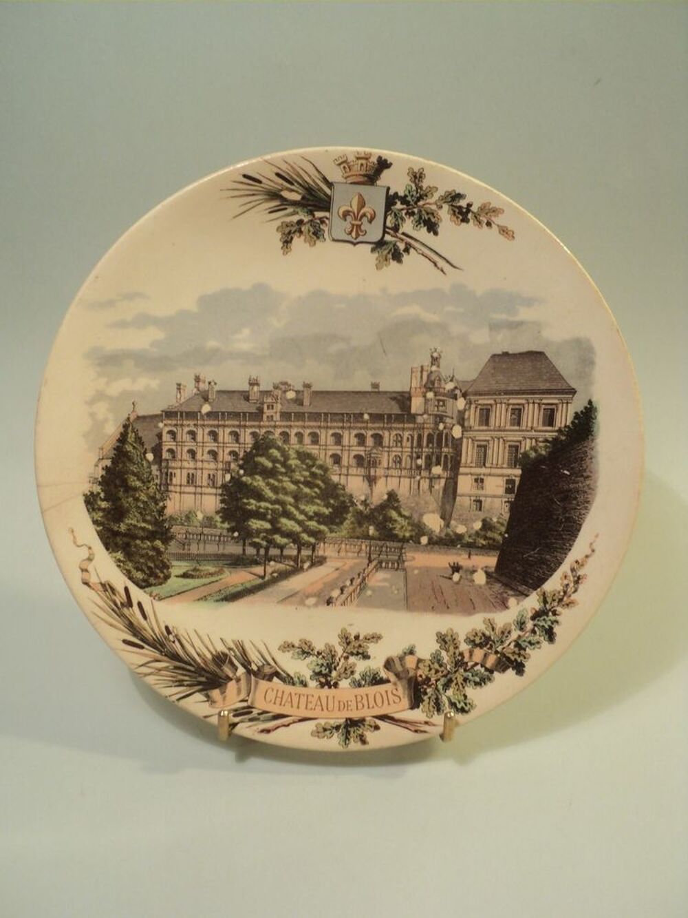 Ancienne Assiette Chateau de Blois Fa&iuml;ence Sarreguemines.
Dcoration