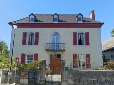   Maison de maitre, 9 pi�ces, 5000m2 de terrain et grange  Maison - 9 pi�ce(s) - 350 m�