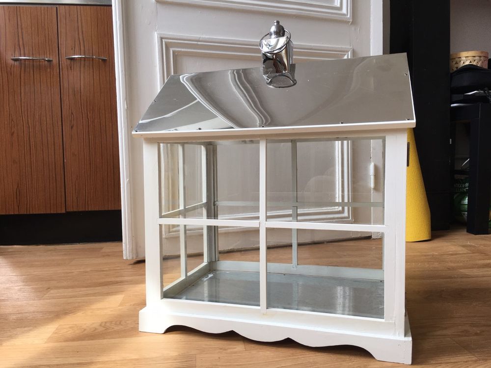 Mini serre (ou maison de poup&eacute;es) Meubles