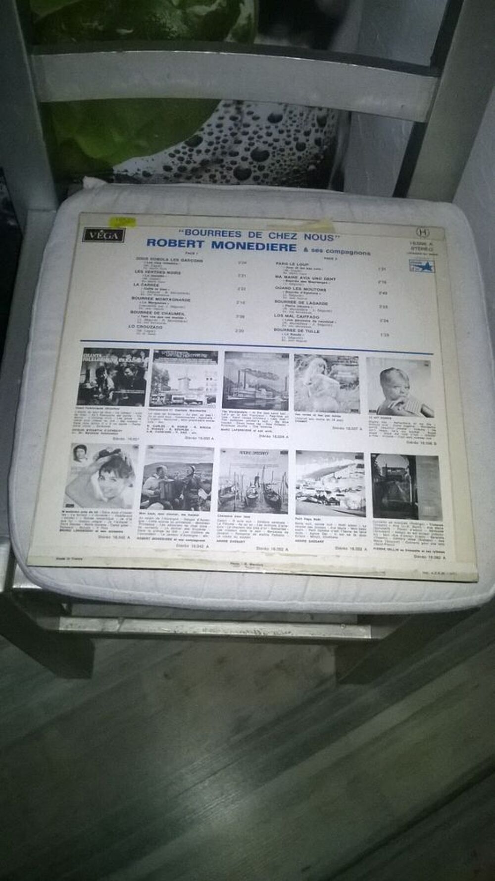 Vinyle Robert Mon&eacute;di&egrave;re Et Ses Compagnons
Bourr&eacute;es de chez CD et vinyles