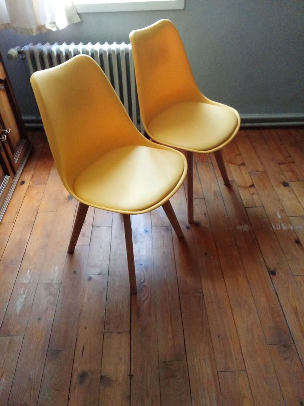 deux chaises nordiques jaunes parfait &eacute;tat Meubles