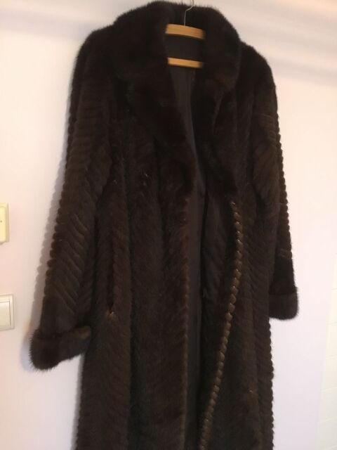 Magnifique manteau long en fourrure de vison
99 Le Puy-en-Velay (43)