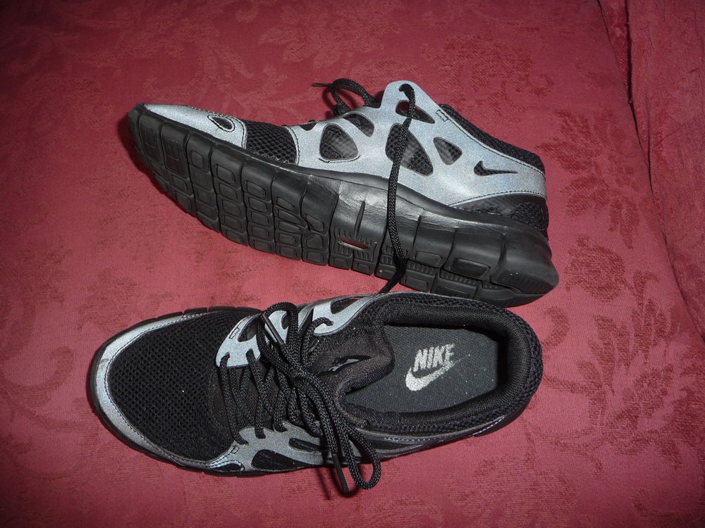 chaussures NIKE taille 40.5 Chaussures