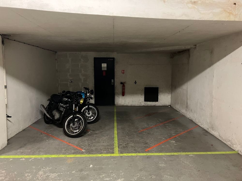 Location Parking/Garage Parking: Emplacement moto / scoot - Rue Planchat Paris 20