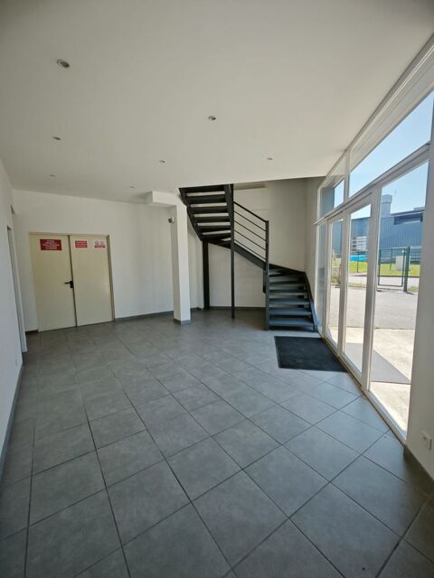   CHAPAREILLAN 38 entrep�t, atelier, bureaux, 700 M� Atelier - 8 pi�ce(s) - 700 m�