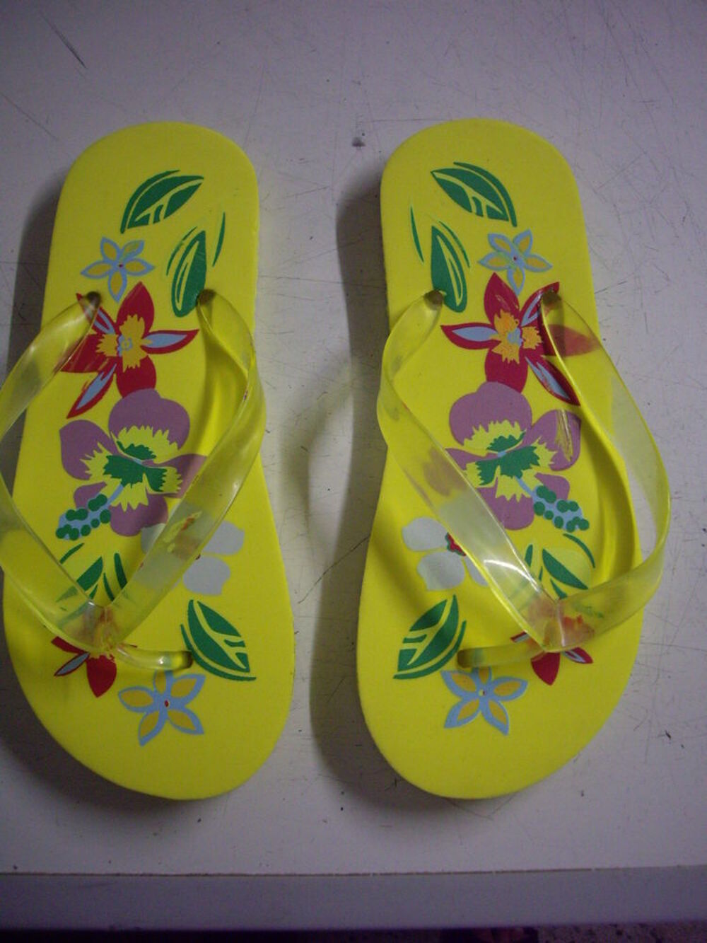 Tongs Jaune pointure 39 -neuves &agrave; 2 € Chaussures