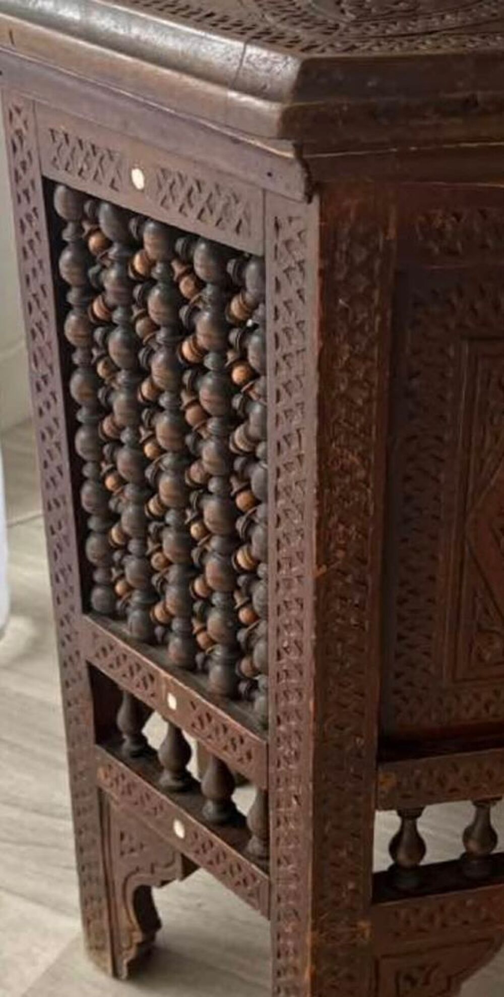 Meuble en bois sculpt&eacute; ? style oriental / marocain Meubles