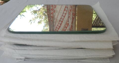 19 Miroir carr 20 X 20 de 2 mm  coller avec du double face 30 Castries (34)