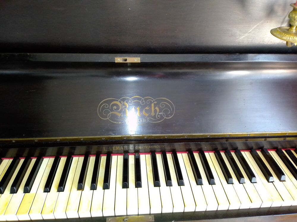 Piano droit ancien &agrave; reparer Instruments de musique