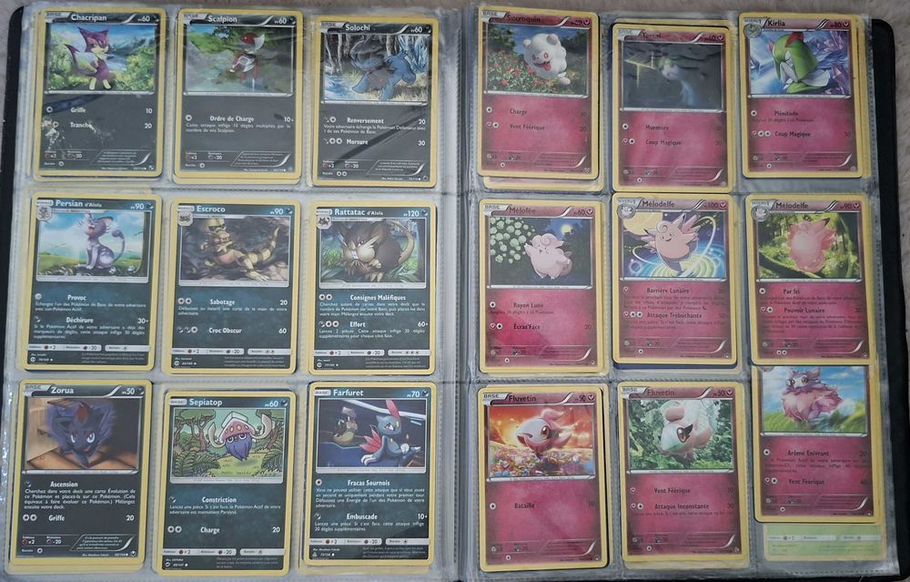 Classeur entier de cartes Pok&eacute;mon Jeux / jouets