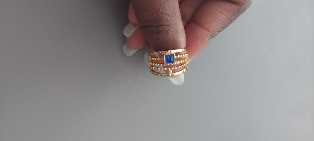 Divers bijoux , port&eacute;s tr&egrave;s peu de fois, en tr&egrave;s bon Bijoux et montres