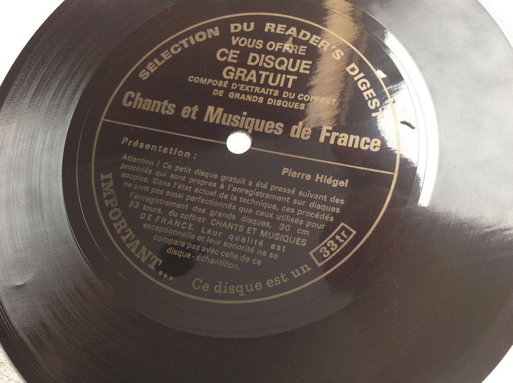 CHANTS ET MUSIQUES DE FRANCE DISQUE SOUPLE Envoi Possible
CD et vinyles
