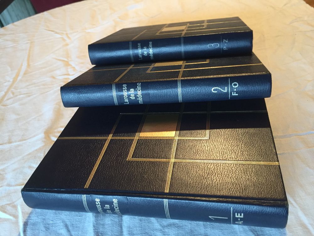 LAROUSSE DE LA MEDECINE 1971 Livres et BD