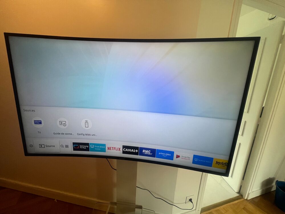&agrave; vendre - t&eacute;l&eacute;viseur Samsung incurv&eacute; avec meuble TV Erard blanc sur roulettes Photos/Video/TV