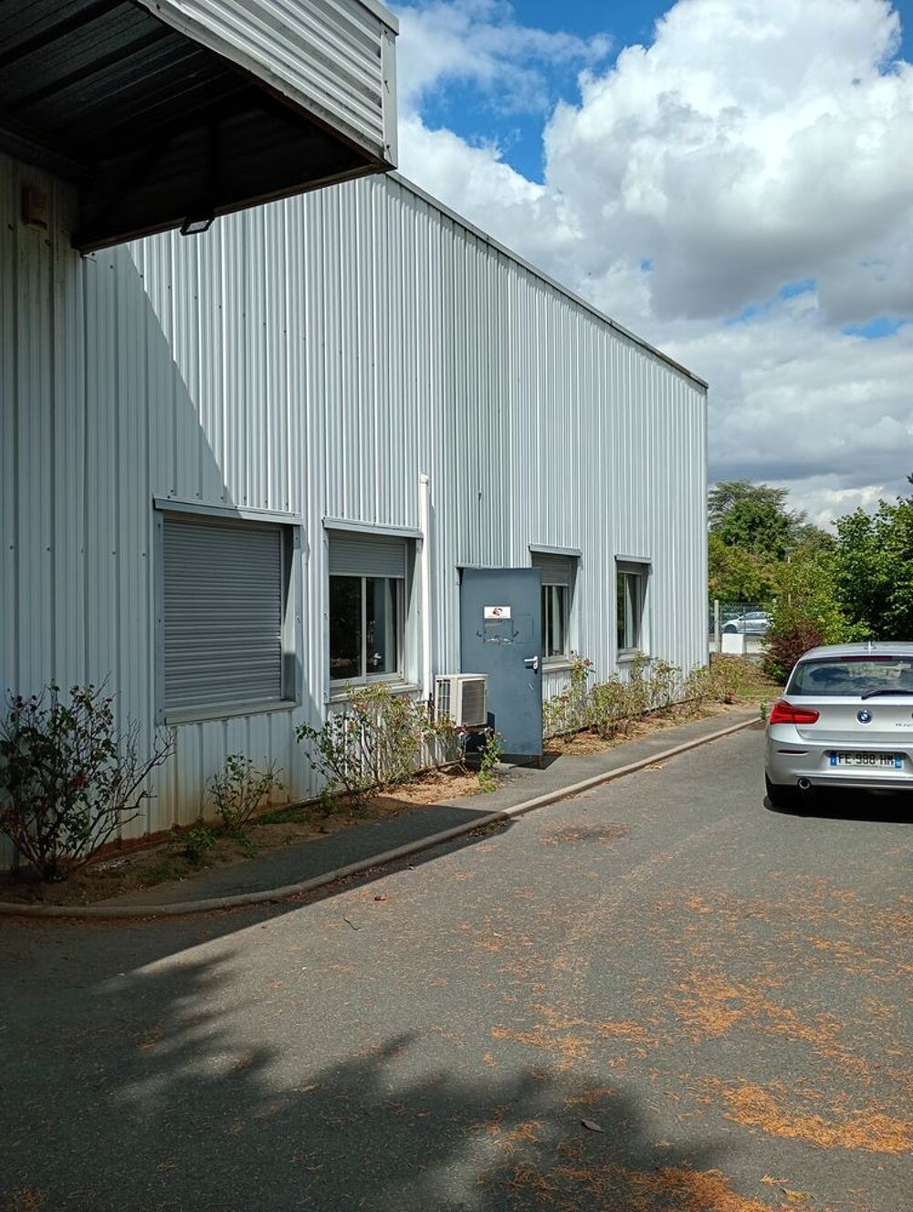 Location Parking/Garage Local industriel d activités à Châteauroux. Châteauroux
