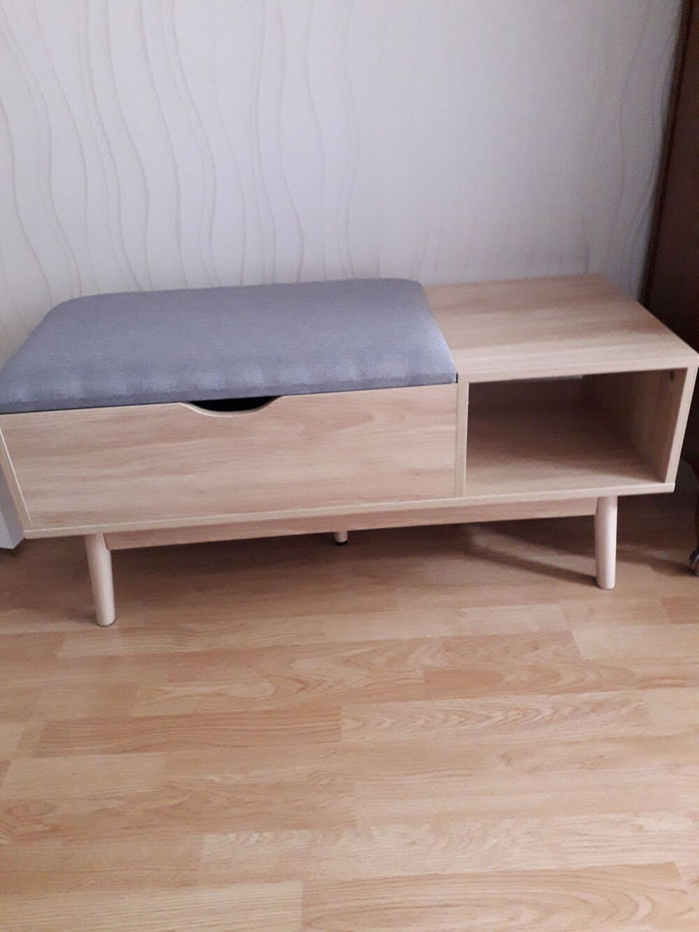 Banc avec rangement, assise tissus gris. Meubles