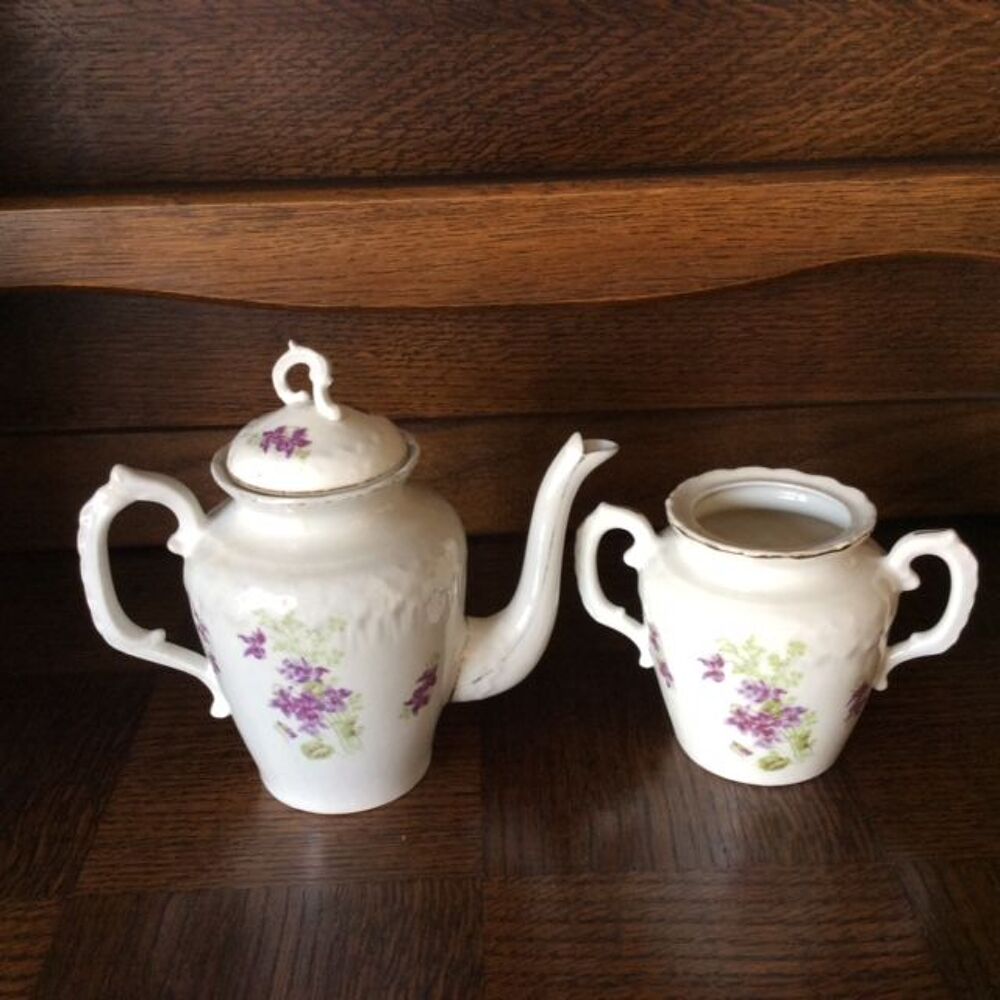 cafeti&egrave;re et sucrier en porcelaine Décoration