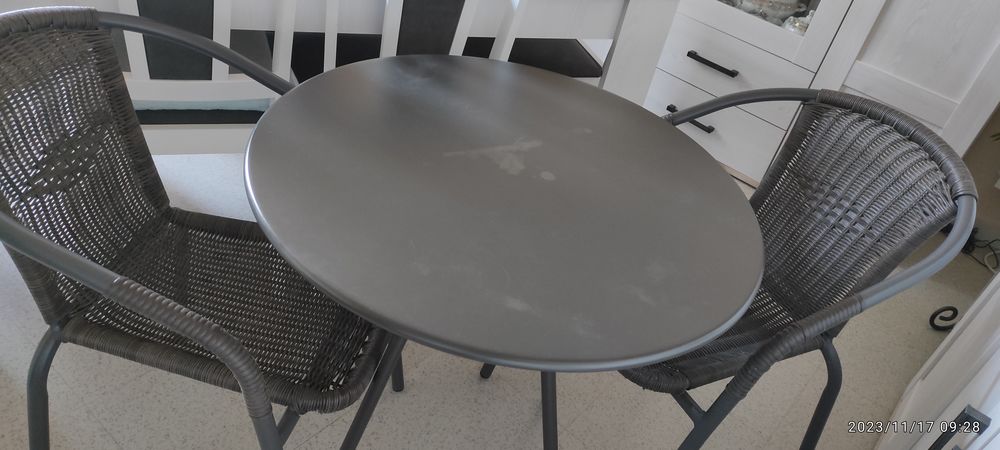 table ronde en fer forger + deux fauteuils Meubles