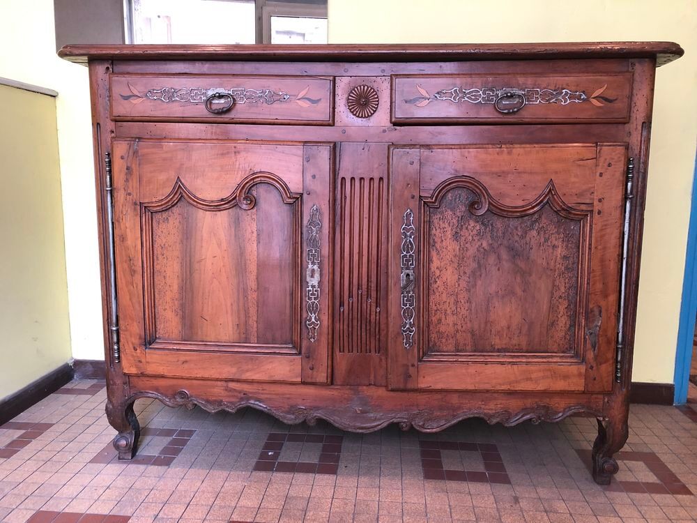 Bahut proven&ccedil;al style Louis XV en noyer Meubles
