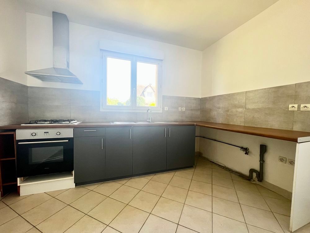 Location Maison maison de 7 pièces, comprenant au rez-de-chaussée Gif-sur-yvette