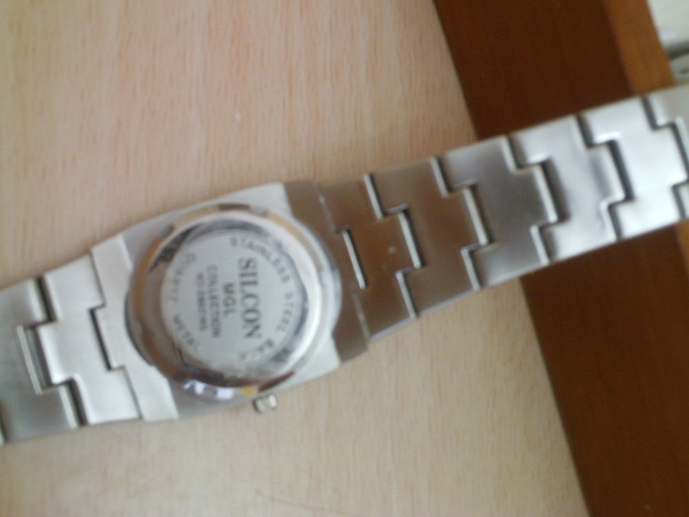  Montre bracelet styl&eacute; grav&eacute;e collection Silcon N&deg; 968 Bijoux et montres