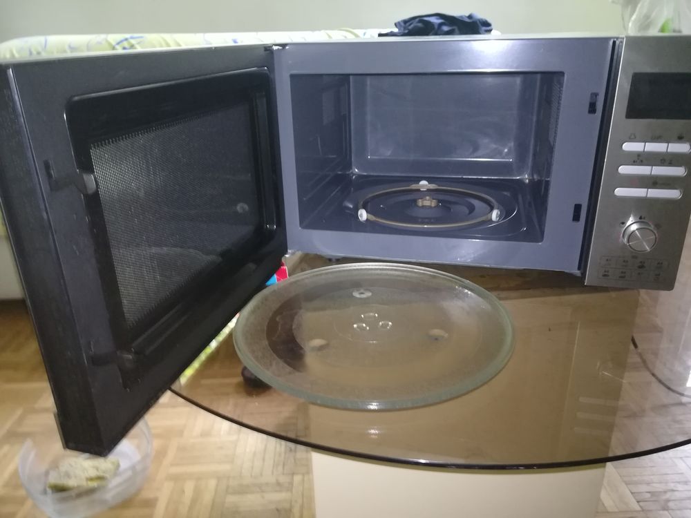 Four &agrave; micro-ondes grill 45L Electroménager