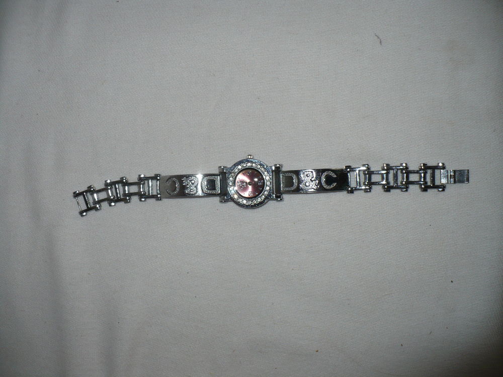 *A111 Montre	
Bijoux et montres