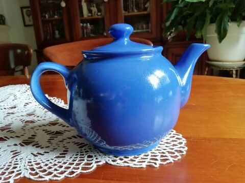 Belle théière bleu roi 24 Lésigny (77)